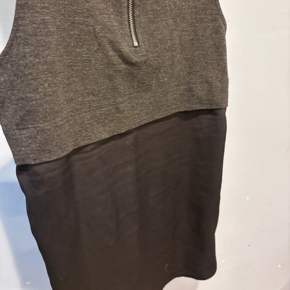 Banana Republic Tank. Size Small. Black and gray tank with zipper on back. - Picture 5 of 9